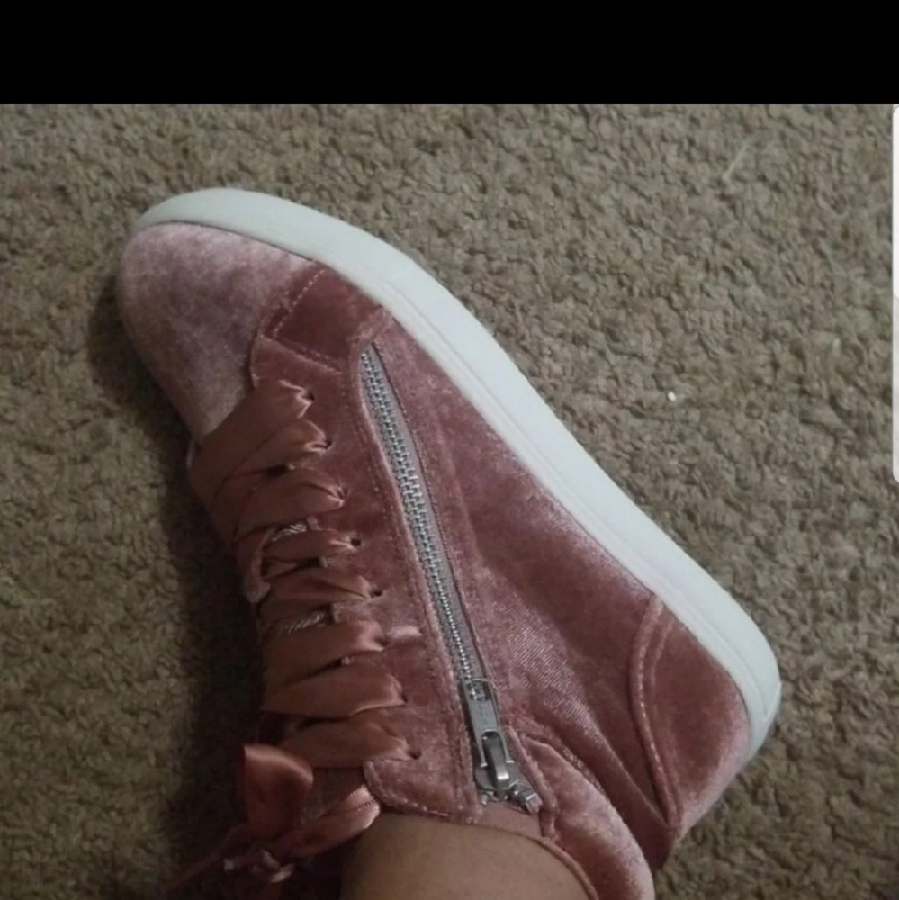 Cute tennis shoes